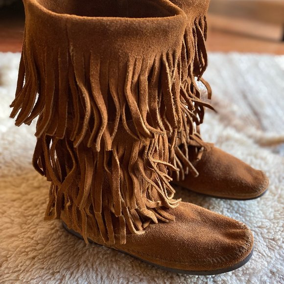 Minnetonka 3 Layer Fringe Moccasin Boots - Picture 3 of 6